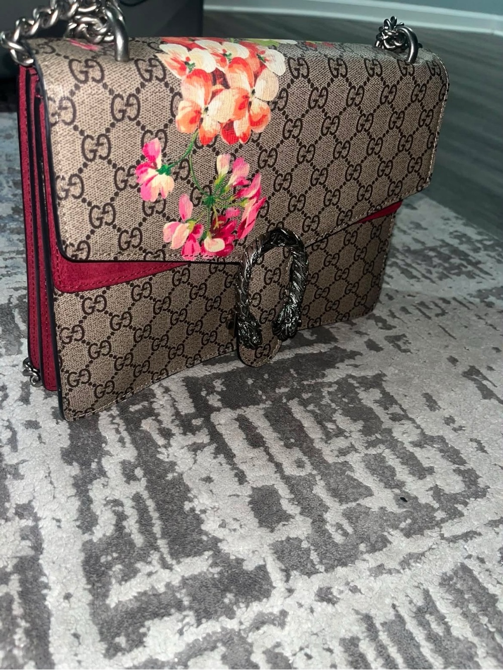 Gucci GG Supreme Floral Shoulder Bag in Beige and Red